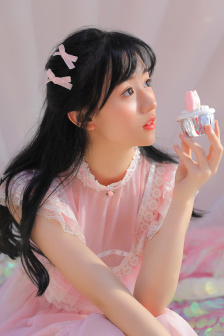 不扣纽的女孩